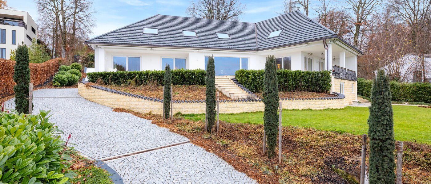 Villa Starnberg 02 Auffahrt  14680