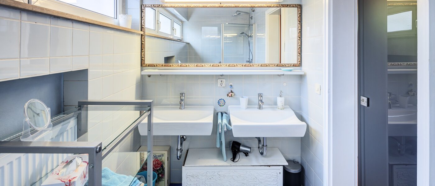 Reiheneckhaus Unterhaching 02 1. Badezimmer 14690