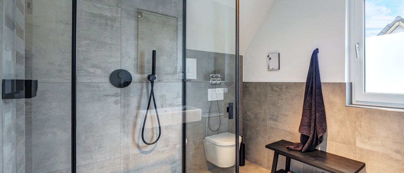 Dachgeschosswohnung München Allach 03 Badezimmer 14692