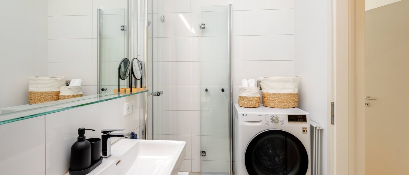 Dachgeschosswohnung München Neuhausen 02 Badezimmer 14695