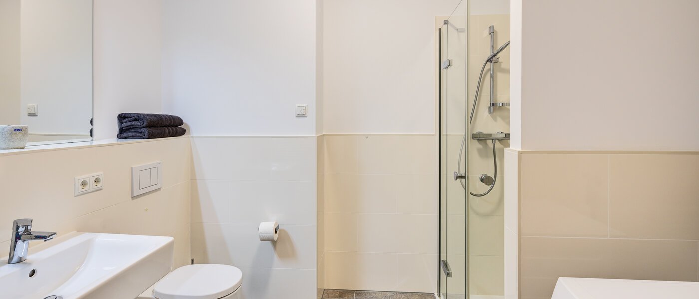 Wohnung München Milbertshofen 01 2. Badezimmer 14703