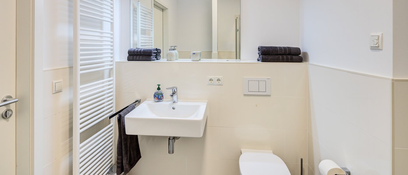 Wohnung München Milbertshofen 03 2. Badezimmer 14703