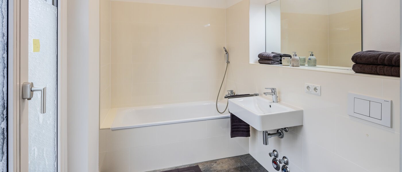 Wohnung München Milbertshofen 01 1. Badezimmer 14703