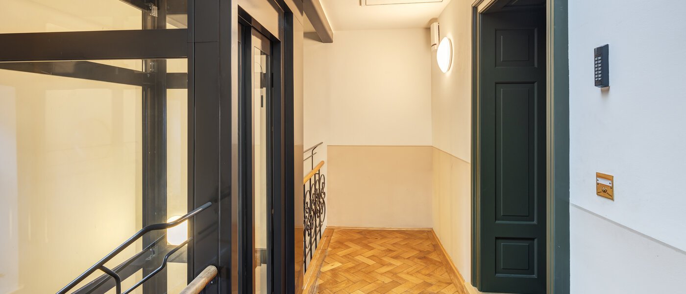 Dachgeschosswohnung München Neuhausen 02 Treppenhaus 14709