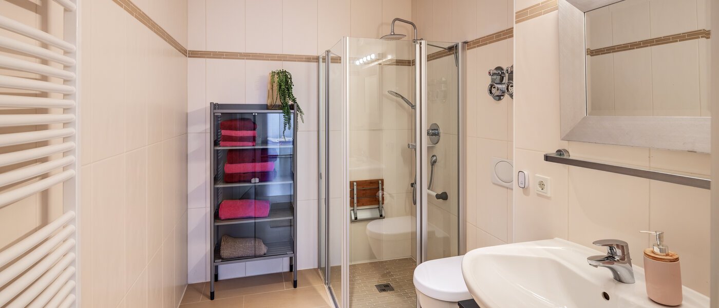 Reiheneckhaus München Untermenzing 01 2. Badezimmer 14723