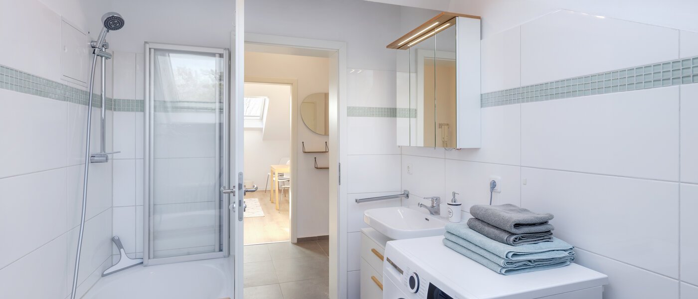 Dachgeschosswohnung Gröbenzell 02 Badezimmer 14746