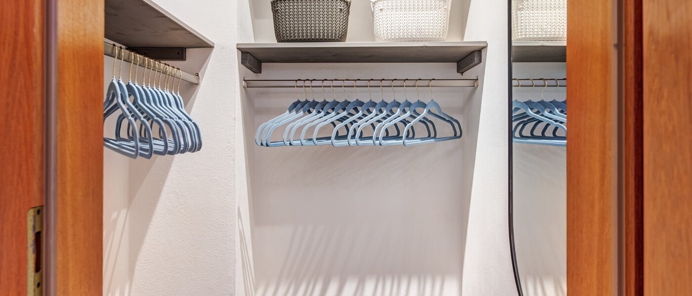 Gartenwohnung München Altperlach 01 Begehbarer Schrank 14773