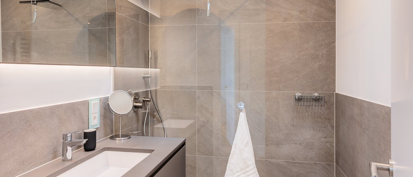 Dachterrassenwohnung München Nymphenburg 01 1. Badezimmer 14775