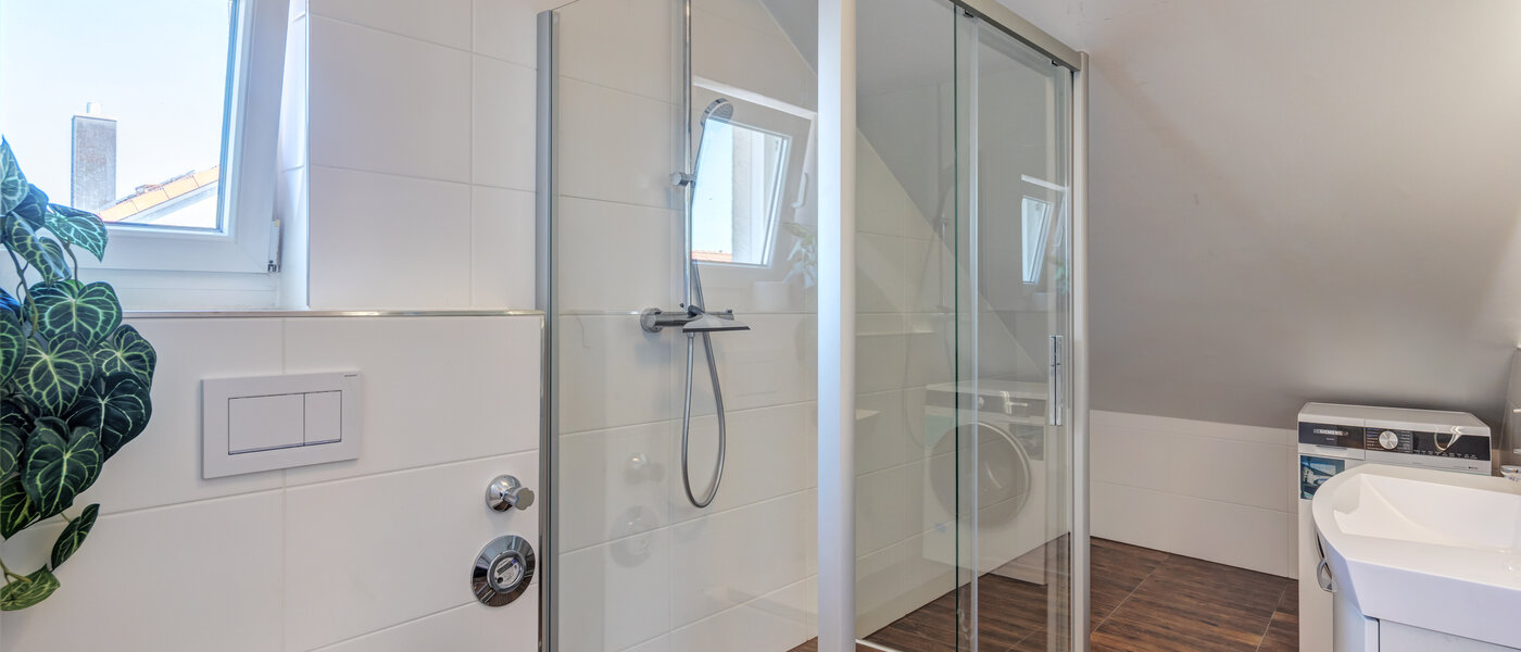 Dachterrassenwohnung Aschheim 02 Badezimmer 14787