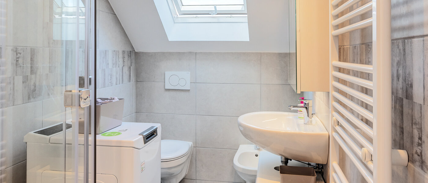 Dachgeschosswohnung München Trudering 01 Badezimmer 14792