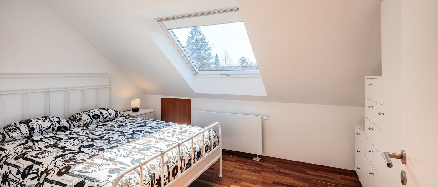 Dachgeschosswohnung München Trudering 02 1. Schlafzimmer 14792