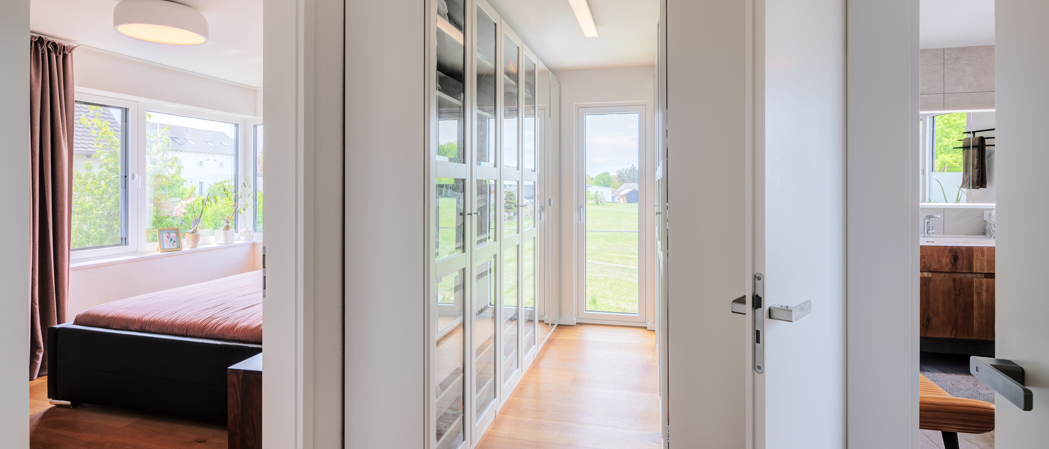 Einfamilienhaus Fahrenzhausen 01 Ankleide 14846
