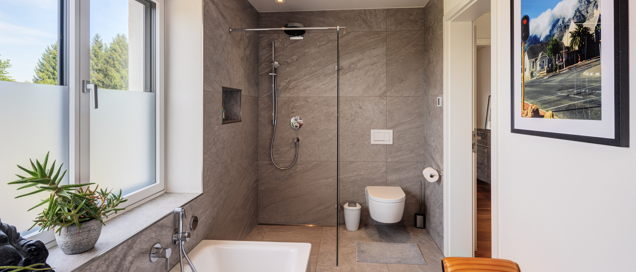 Einfamilienhaus Fahrenzhausen 04 1. Badezimmer 14846