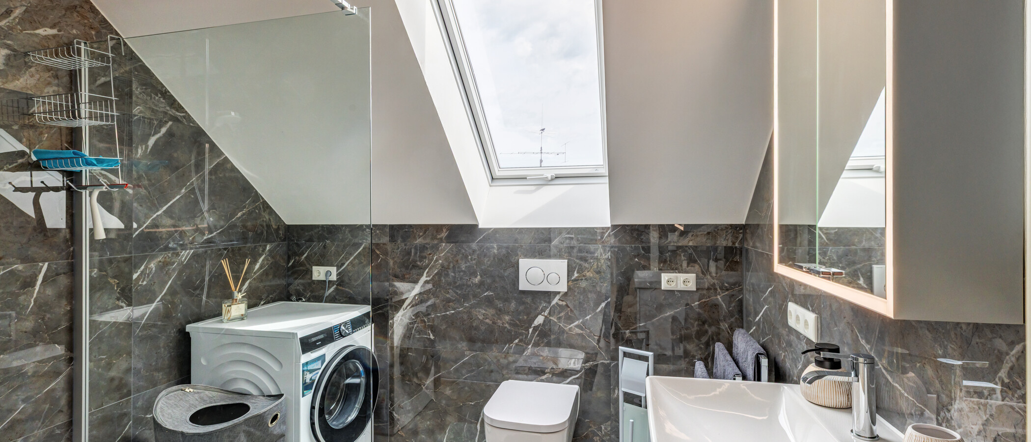 Dachgeschosswohnung München Trudering 02 Badezimmer 14876