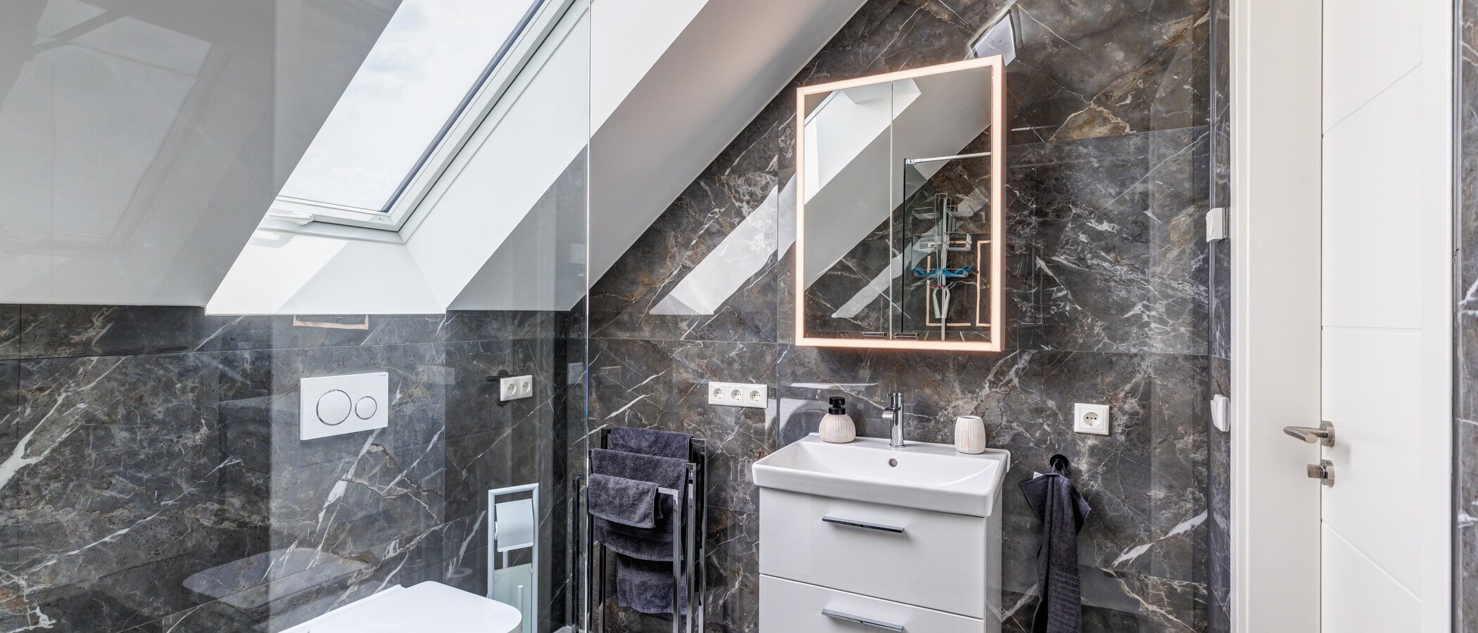 Dachgeschosswohnung München Trudering 03 Badezimmer 14876
