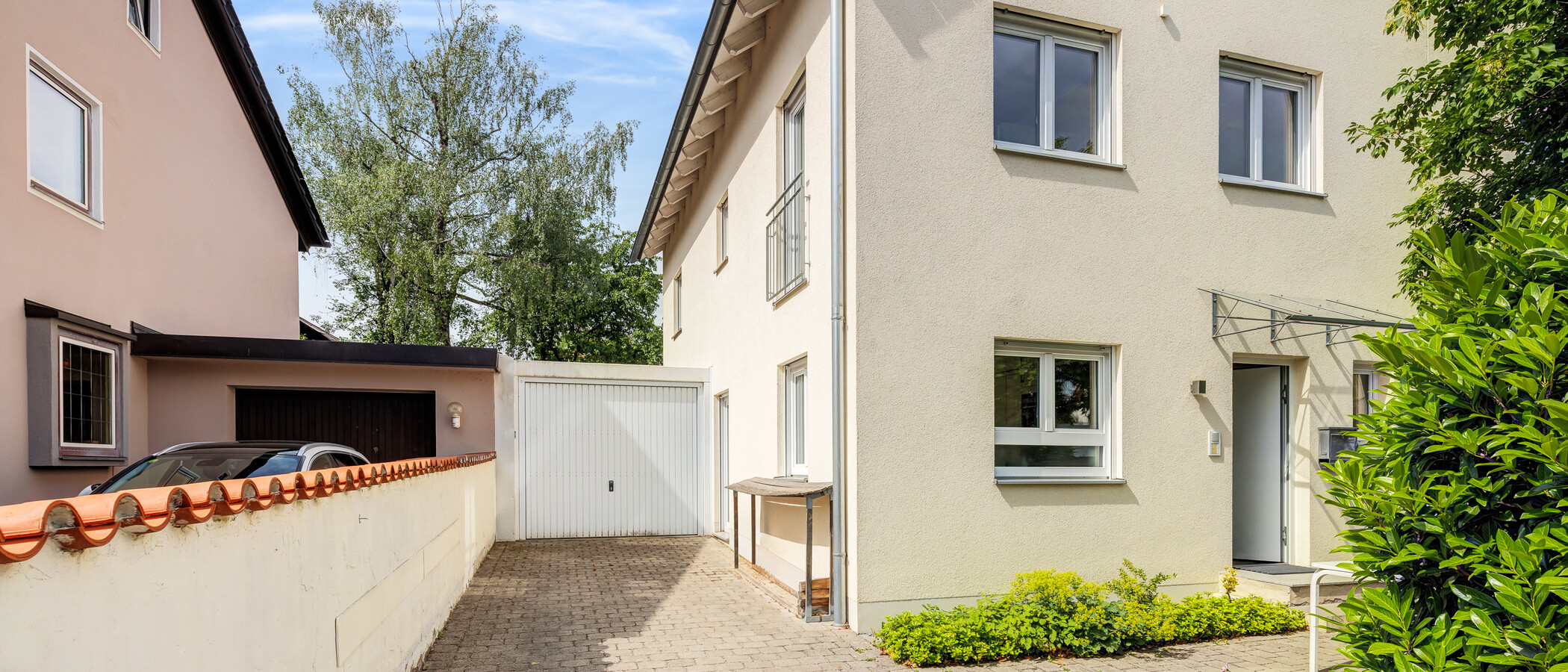 Haus München Trudering 01 Hofeinfahrt 14889