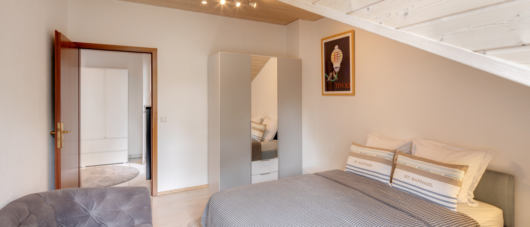 Dachgeschosswohnung München Solln 02 Schlafzimmer 14919