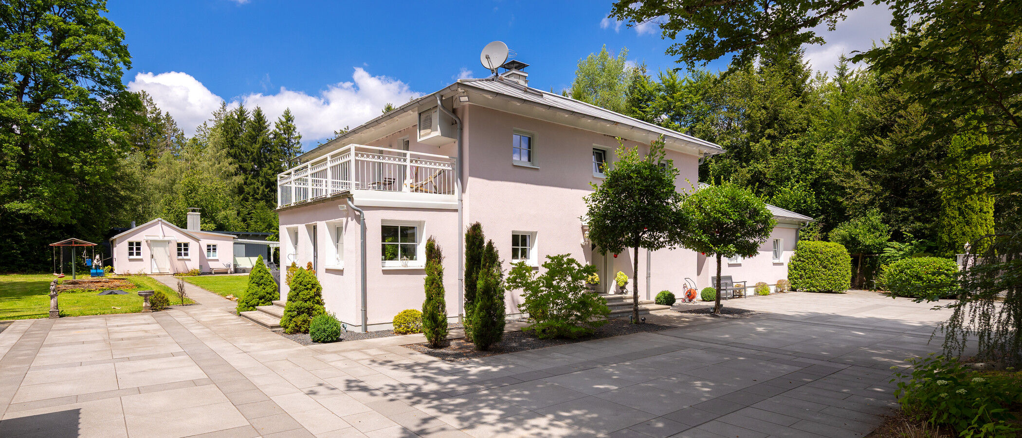 Villa Oberhaching 02 Hofeinfahrt 14925