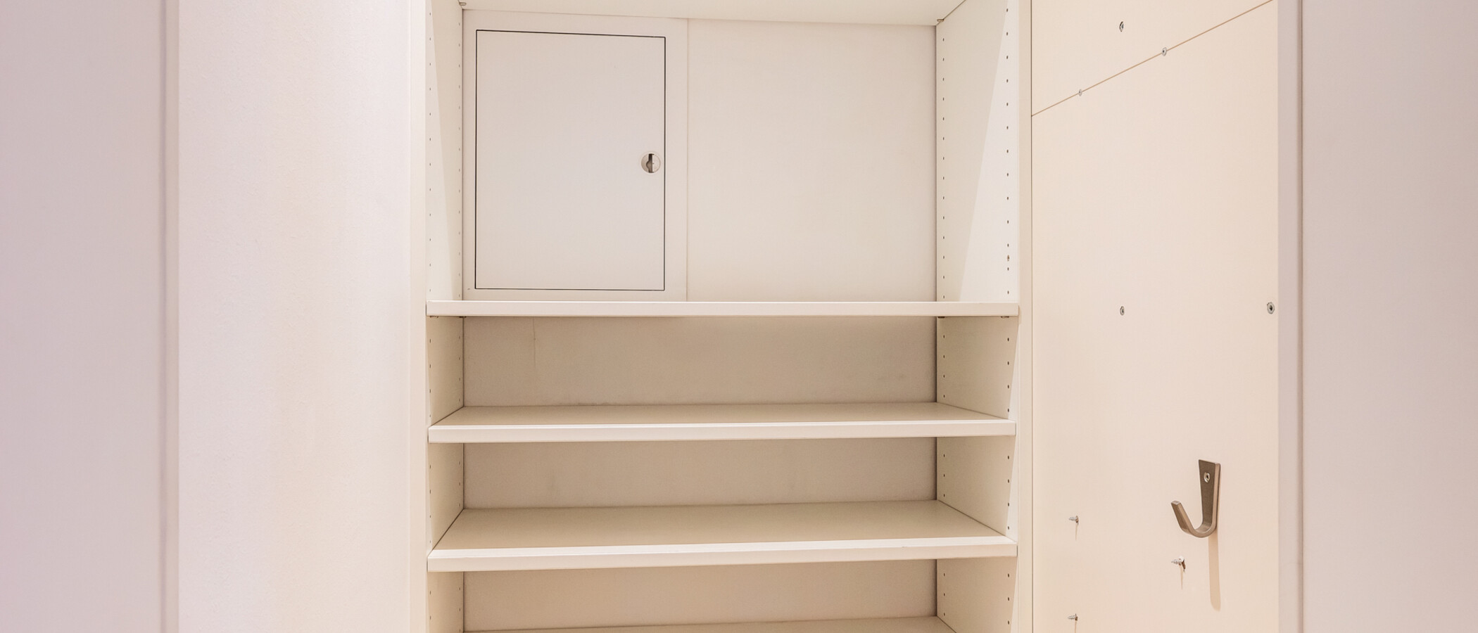 Wohnung München Maxvorstadt - Museumsviertel 01 Begehbarer Schrank 14945