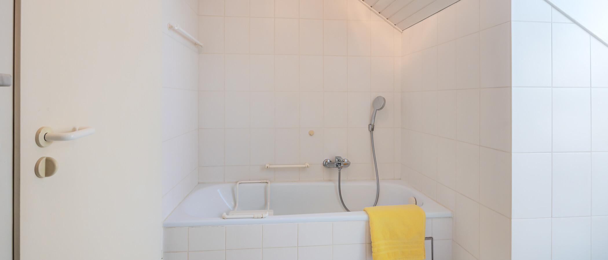 Dachgeschosswohnung Germering 01 Badezimmer 14946