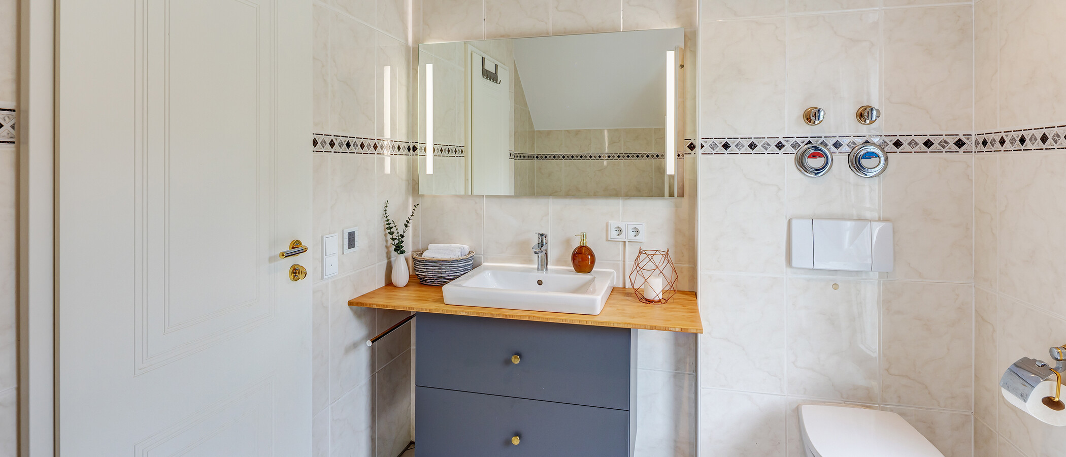 Dachgeschosswohnung München Untermenzing 03 Badezimmer 14986
