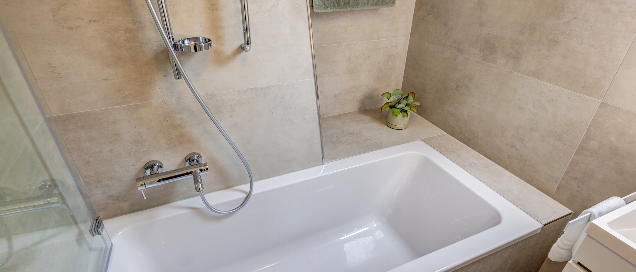 Dachgeschosswohnung München Harlaching 04 Badezimmer 14993
