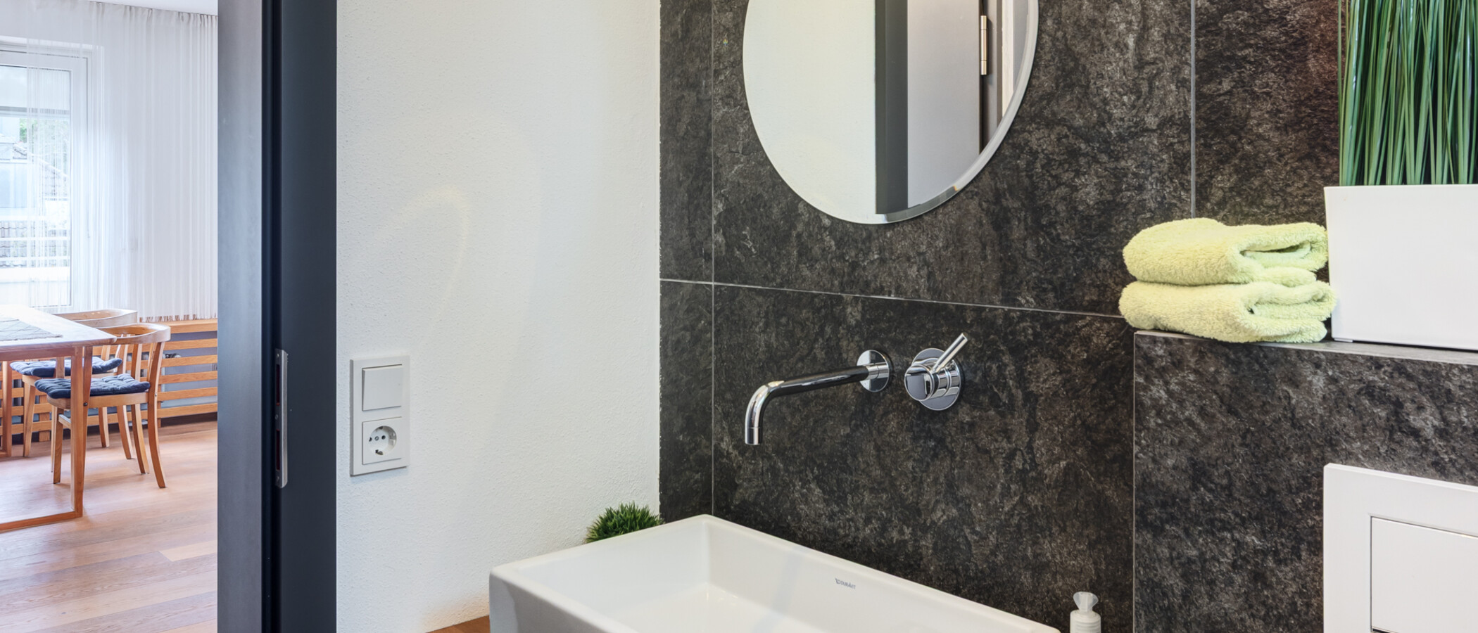 Dachterrassenwohnung München Solln 02 Gäste-WC 15010