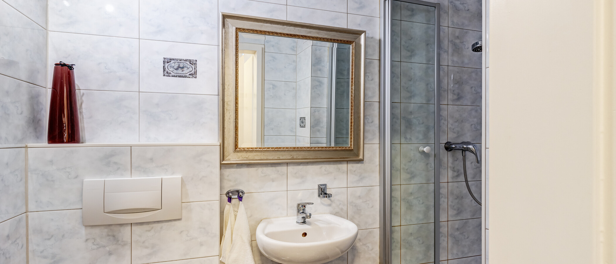 Dachterrassenwohnung München Moosach 01 2. Badezimmer 15028