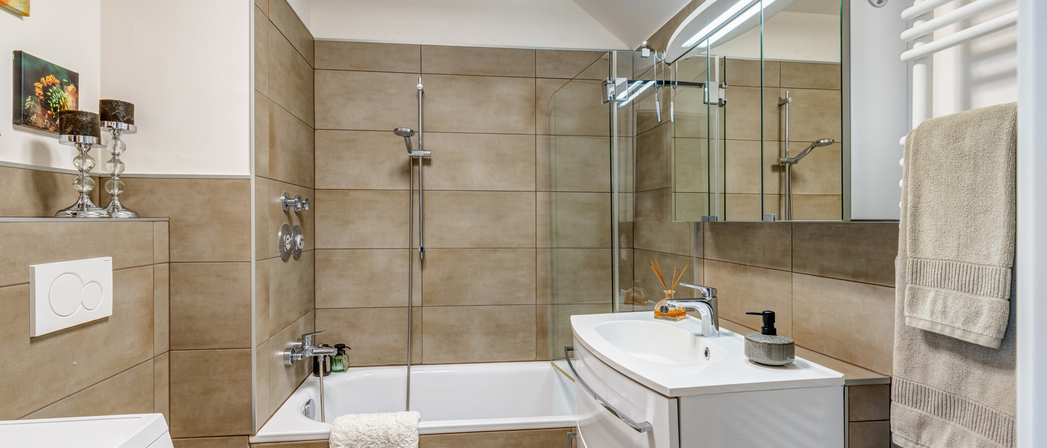 Dachgeschosswohnung Unterschleißheim 01 Badezimmer 15029