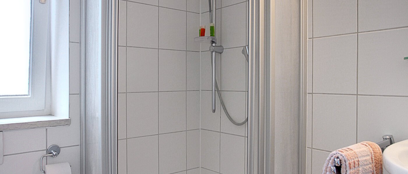 Einfamilienhaus Inning am Ammersee 04 Badezimmer 1733