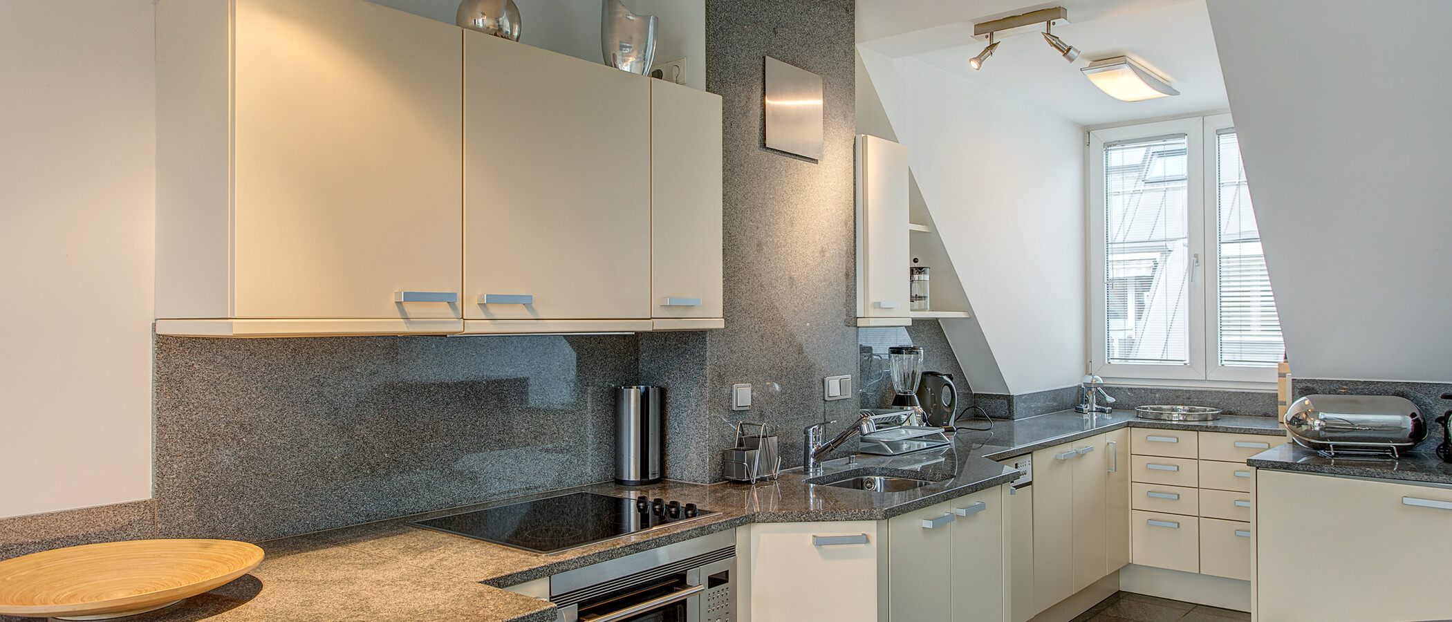 Maisonettewohnung München Schwabing (rechts der Leopoldstraße) 01 Küche 2018