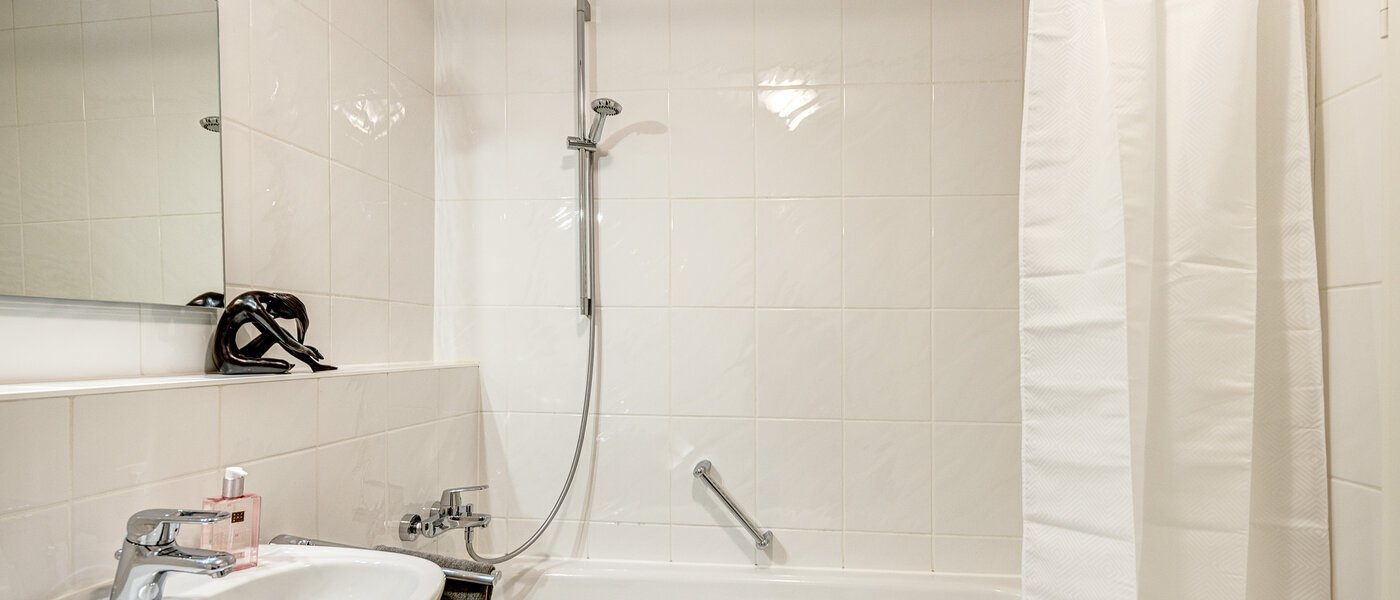 Wohnung München Johanneskirchen 01 Badezimmer 2079