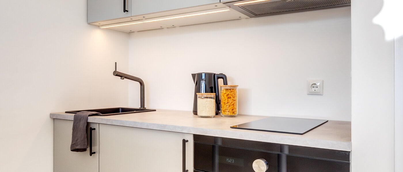 Apartment München Schwabing-Nord (zw. Leopoldstraße & Englischen Garten) 01 Küche 2242