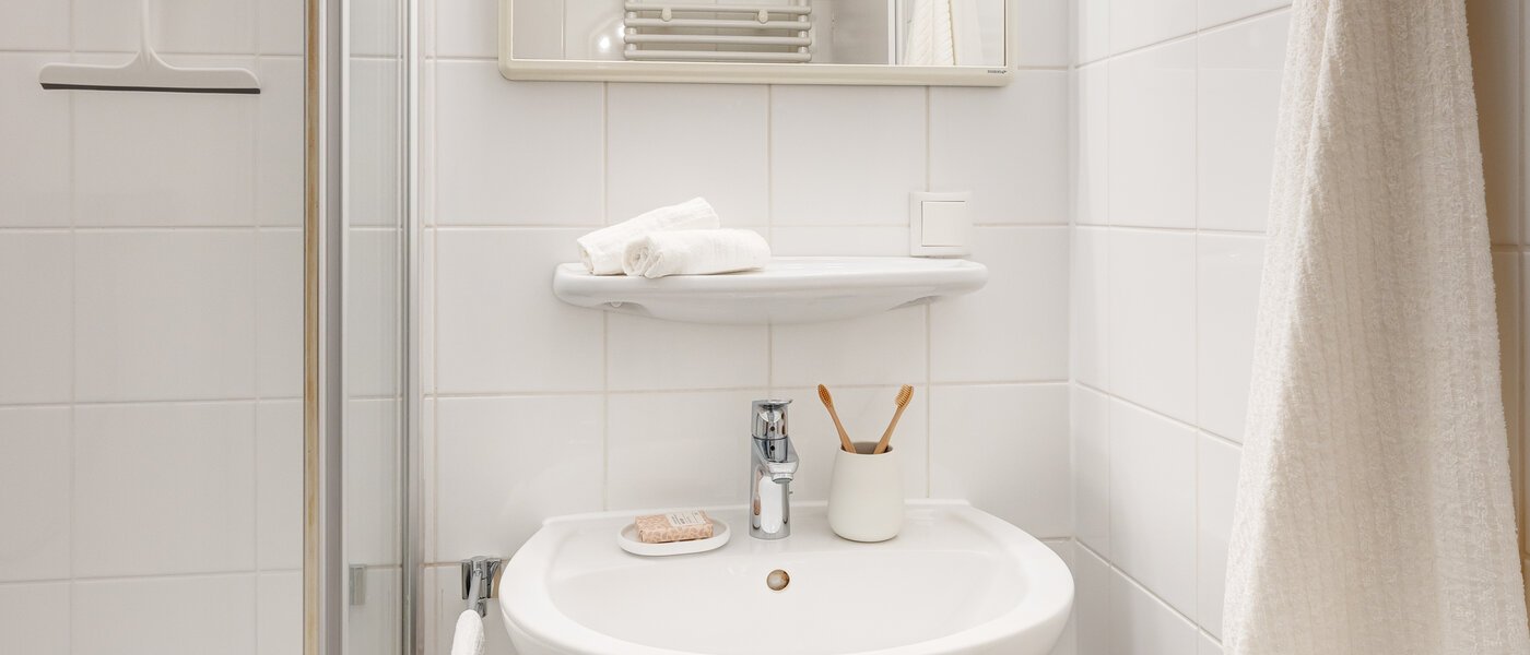 Apartment München Schwabing-Nord (zw. Leopoldstraße & Englischen Garten) 02 Badezimmer 2242