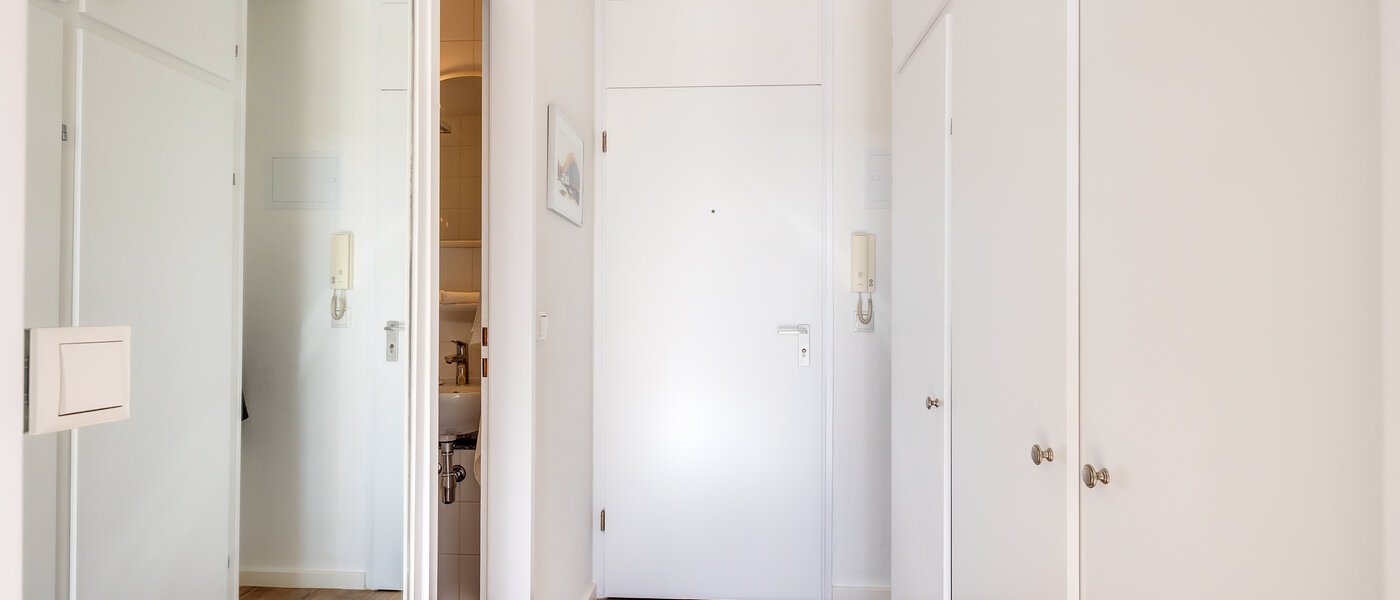 Apartment München Schwabing-Nord (zw. Leopoldstraße & Englischen Garten) 01 Flur/Gang 2242