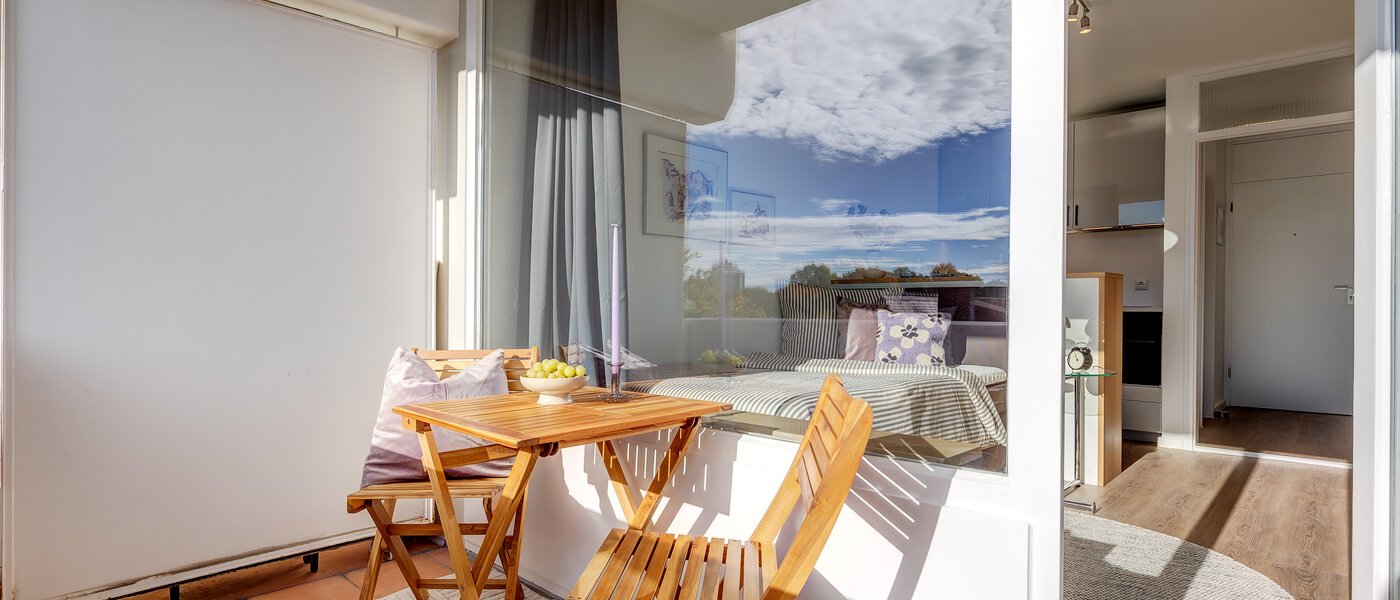 Apartment München Schwabing-Nord (zw. Leopoldstraße & Englischen Garten) 01 Balkon 2242