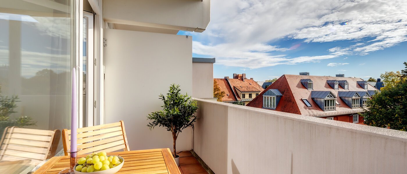 Apartment München Schwabing-Nord (zw. Leopoldstraße & Englischen Garten) 03 Balkon 2242