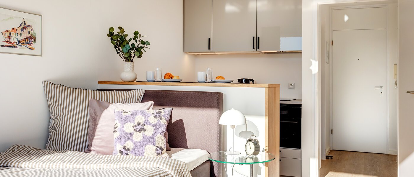 Apartment München Schwabing-Nord (zw. Leopoldstraße & Englischen Garten) 01 Schlafbereich 2242