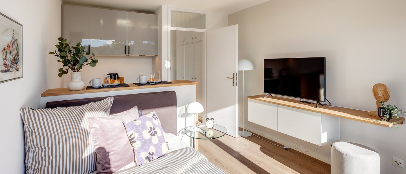 Apartment München Schwabing-Nord (zw. Leopoldstraße & Englischen Garten) 02 Wohnbereich 2242