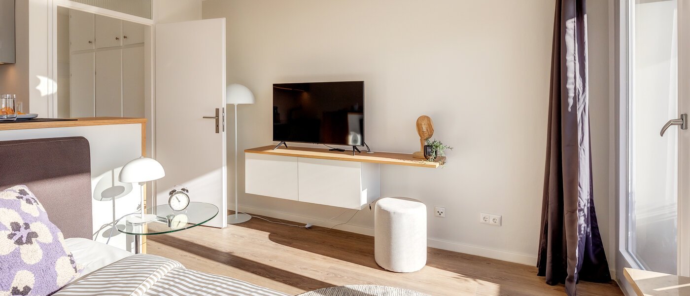 Apartment München Schwabing-Nord (zw. Leopoldstraße & Englischen Garten) 03 Wohnbereich 2242