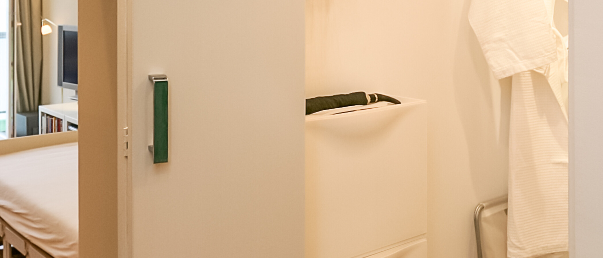 Apartment München Schwabing (links der Leopoldstraße) 03 Flur/Gang 2333