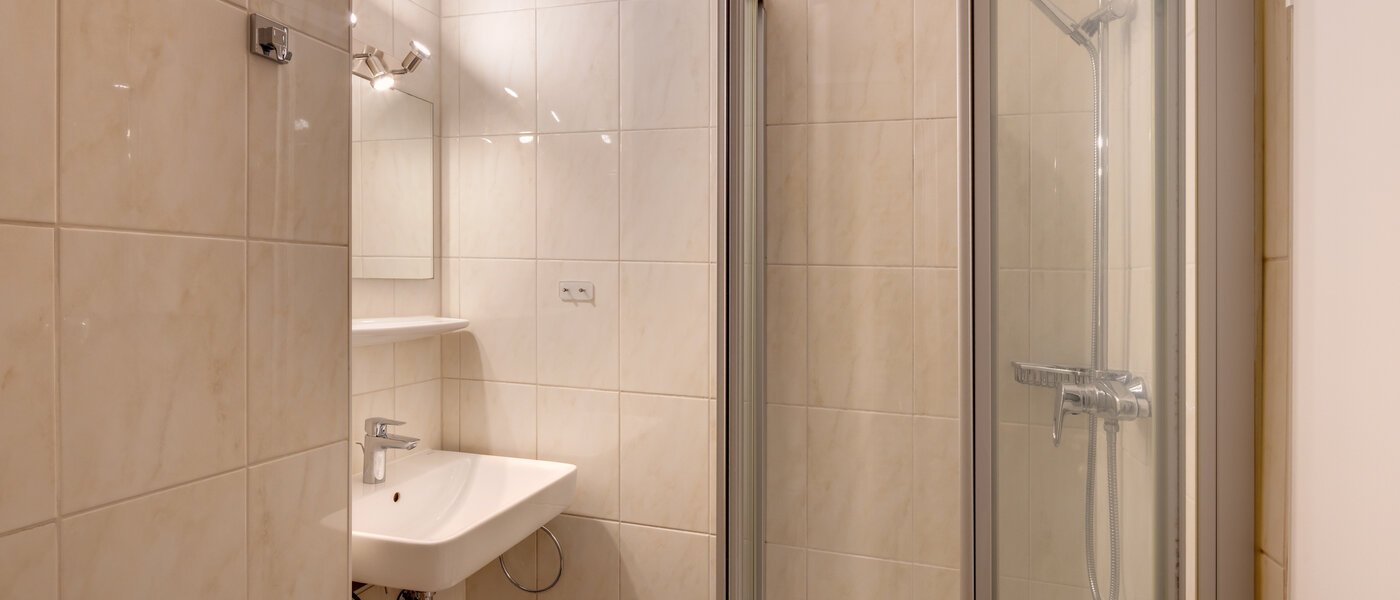 Apartment München Sendling 01 Badezimmer 2343