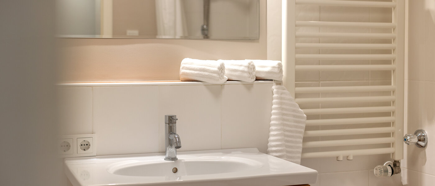 Wohnung München Schwabing (links der Leopoldstraße) 02 Badezimmer 2407