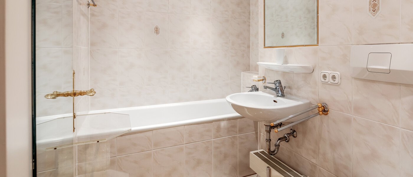 Wohnung München Schwabing (rechts der Leopoldstraße) 02 Badezimmer 2699