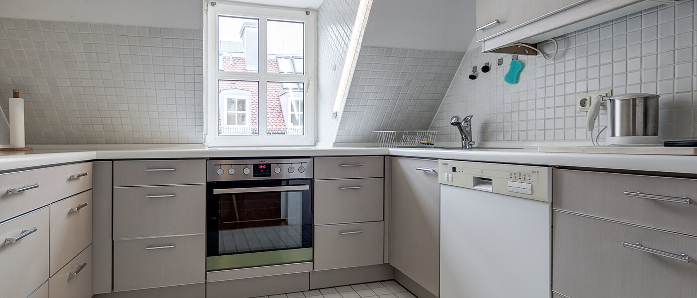 Dachgeschosswohnung München Zentrum 02 Küche 3130