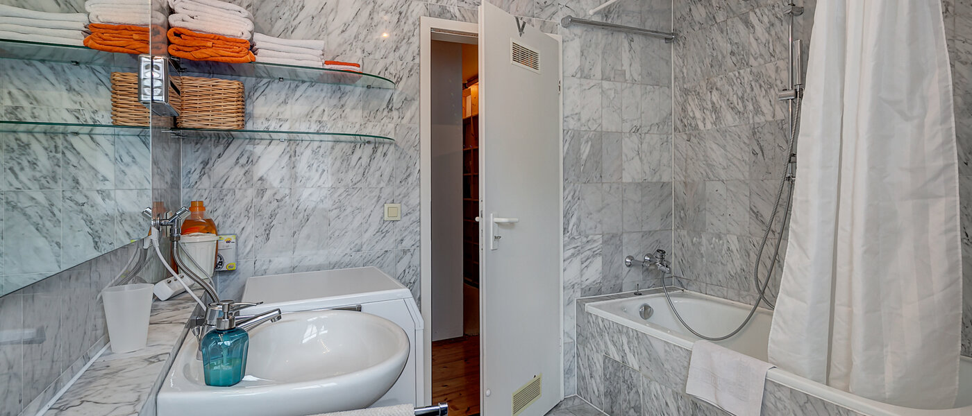 Dachgeschosswohnung München Zentrum 04 Badezimmer 3130