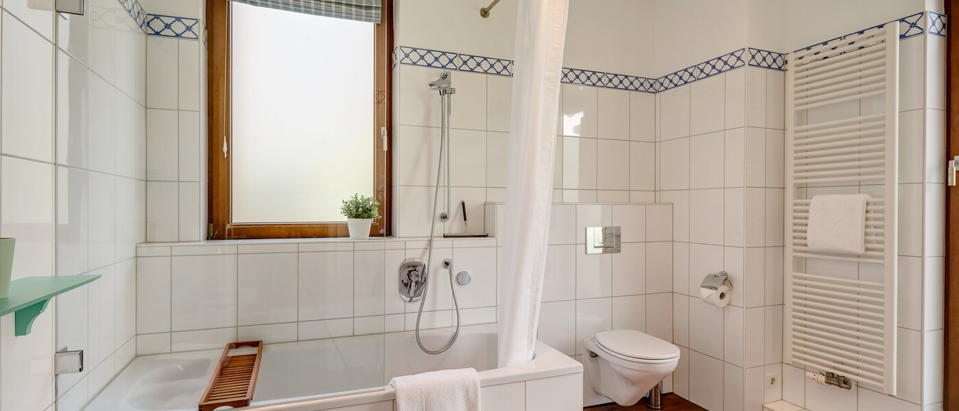 Doppelhaushälfte München Schwabing (links der Leopoldstraße) 01 2. Badezimmer 3396