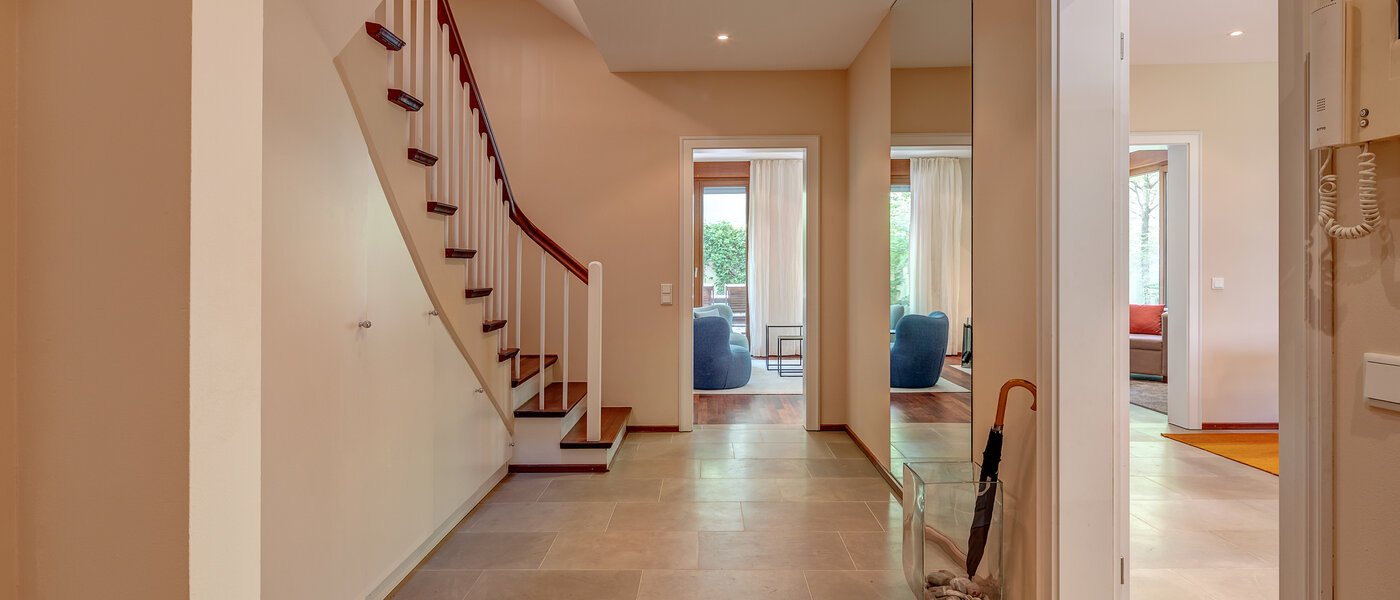 Doppelhaushälfte München Schwabing (links der Leopoldstraße) 01 Flur/Gang 3396