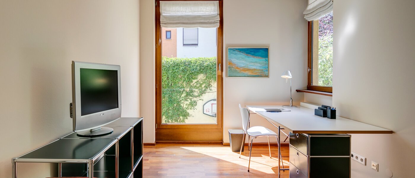 Doppelhaushälfte München Schwabing (links der Leopoldstraße) 01 Arbeitszimmer 3396