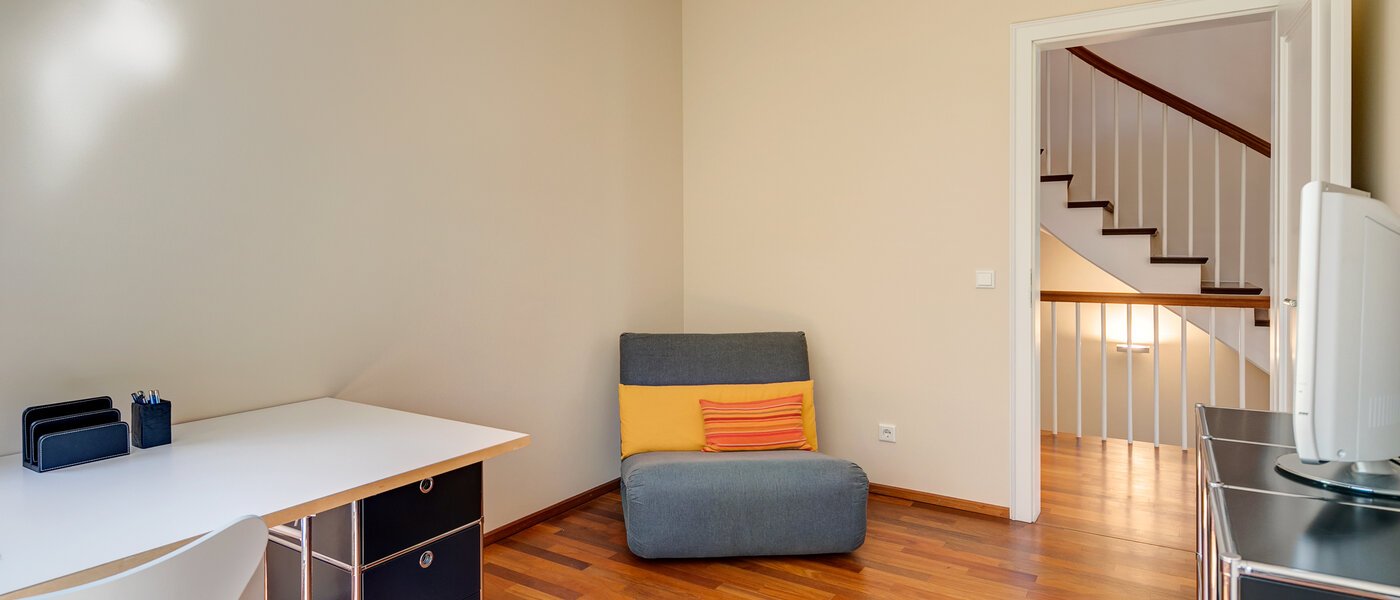 Doppelhaushälfte München Schwabing (links der Leopoldstraße) 03 Arbeitszimmer 3396